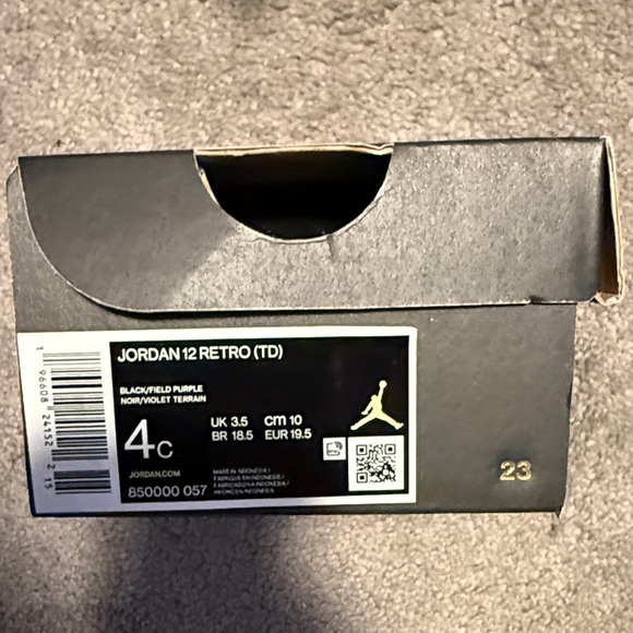 Jordan Retro 12 - Picture 2 of 3
